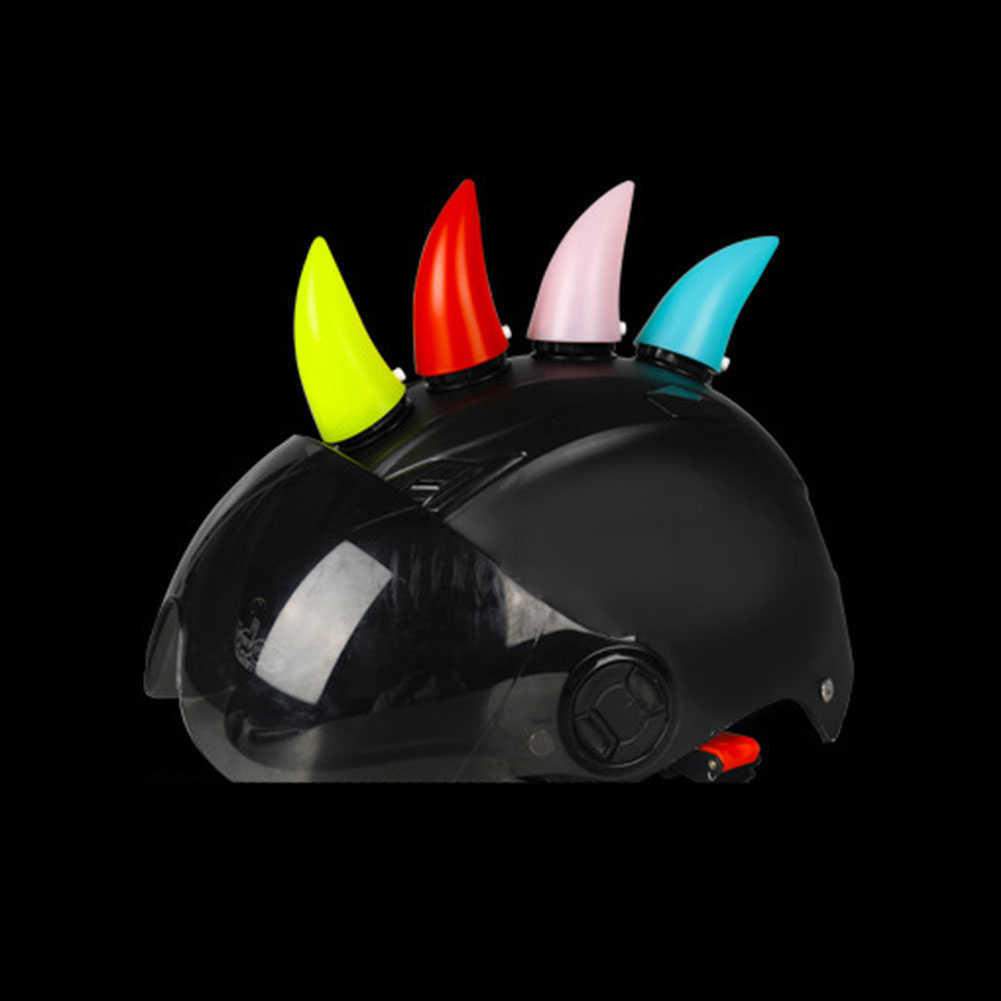 Nouveau 2 pièces casque lumineux moto décoration diable corne avec lampe universel Motocross hors route casques moto chapeaux ventouse