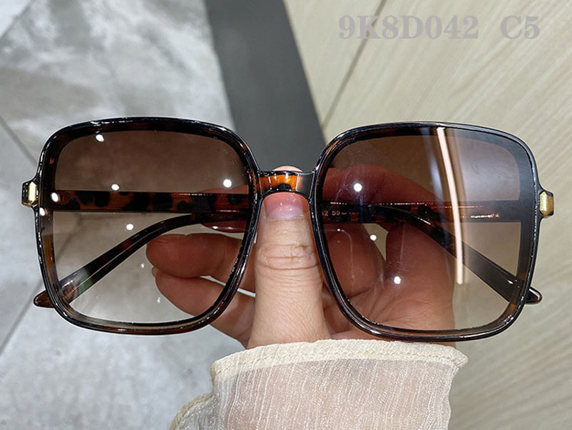 Solglasögon Kvinnor Lyxiga solglasögon för kvinnors UV 400 Fashion Woman Sunglass Trendiga damer Vintage Sungases Retro Square Overdimensionerade designer Solglasögon 9K8D042