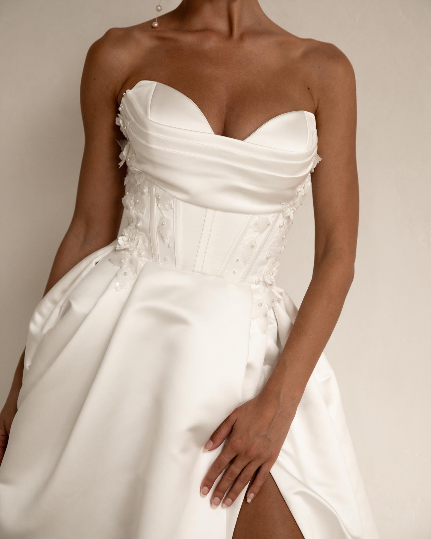 Bajeczne boczne rozdzielone sukienki ślubne ukochane suknie ślubne 3D Appliki kwiatowe