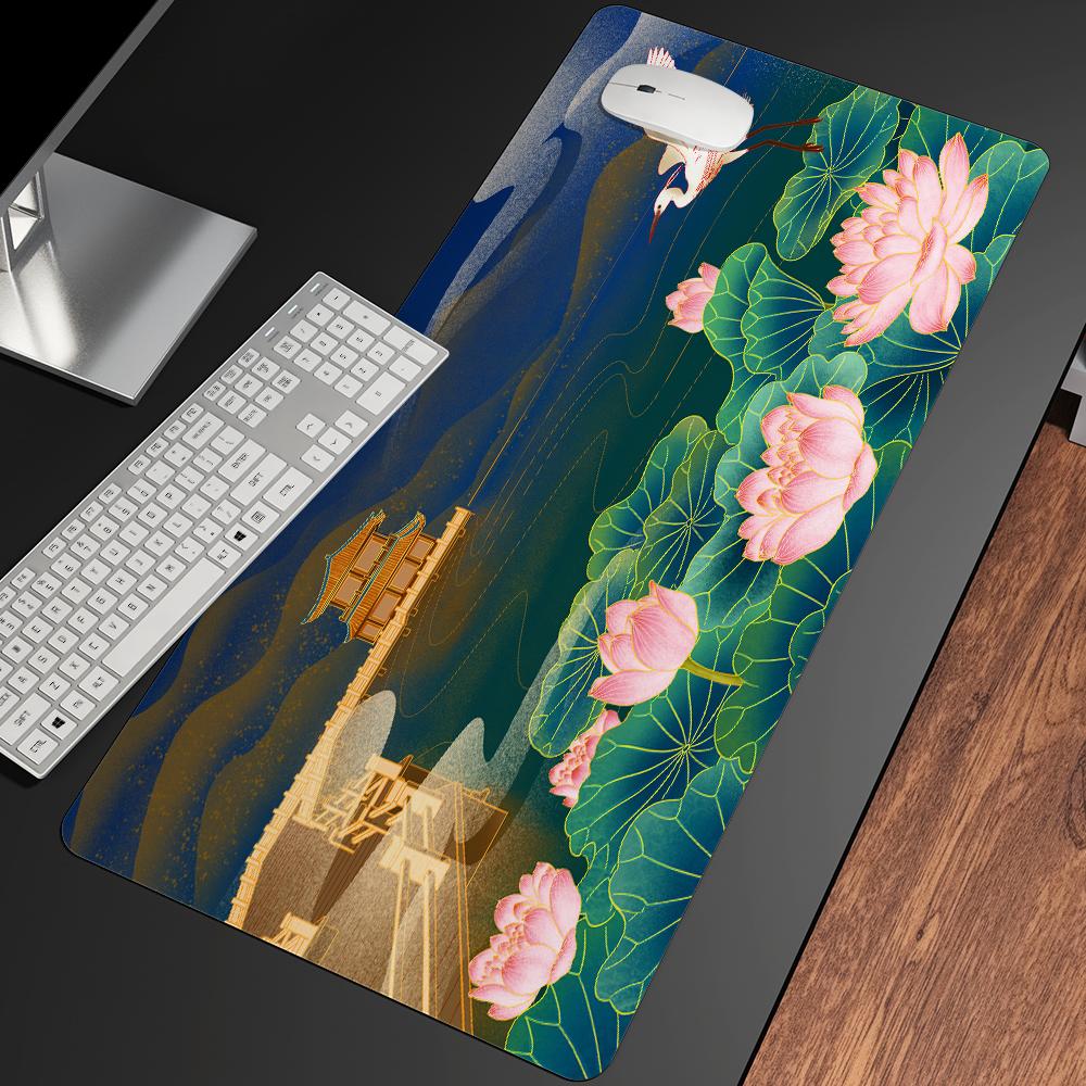 Pads Tapis de souris de jeu grand XXL Lotus Pond clair de lune imprimé tapis de souris Anime avec bord verrouillé en caoutchouc naturel doux pour tapis de bureau des joueurs