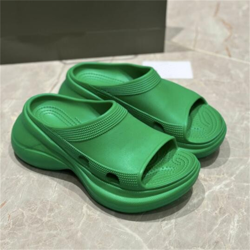 النساء الفاخرة Desingner Sandals أزياء النعال النسائية السميكة سلمن