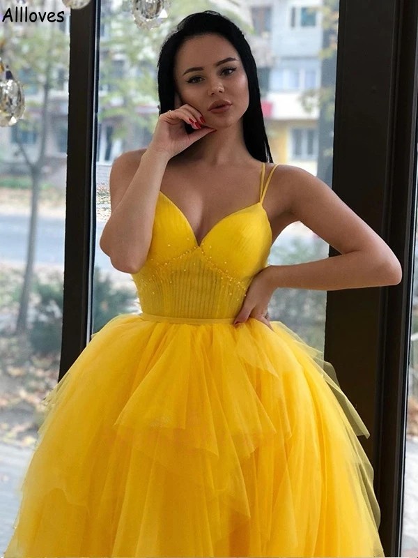 Cinghie di spaghetti giallo brillante Aso Ebi Prom Dresses A Line Paillettes Tiered Tulle Plus Size Abiti da sera convenzionali Hi-lo Criss Cross Straps Sexy Girl Robe de Soiree CL2307