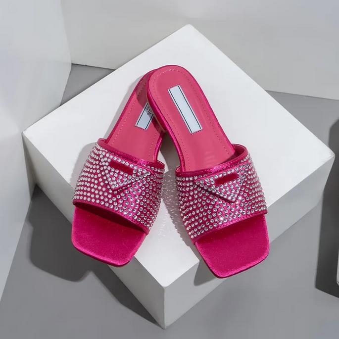 Slippers for women Luxury Slippers Rhinestone Slipon Sandals Summer Slide Ladies Beach Sexy Chunky Heels Classic P Sandal Triangle Low Heel Slipper