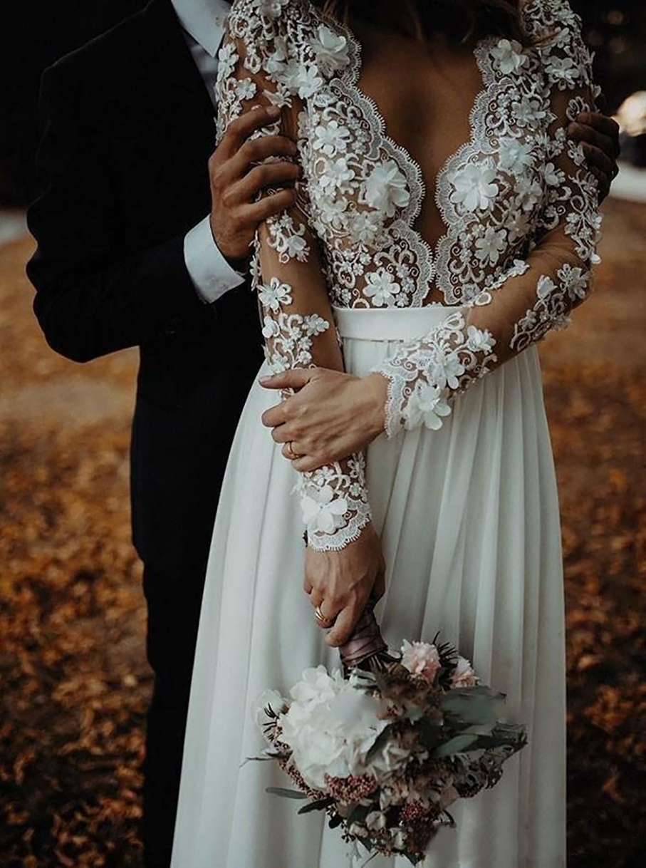 2023 LACE Appliced ​​Plus Size Bohemian Wedding Dress Billiga långa ärmar V Neck Chiffon Beach Boho Bridal klänning