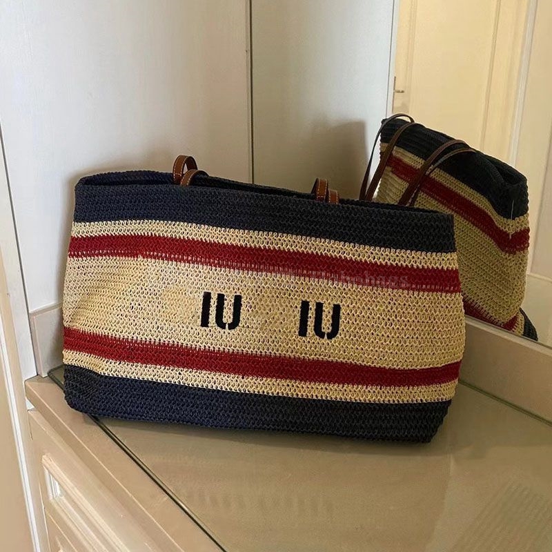 Tote Borsa di paglia Estate Spiaggia Viaggi Shopping Borse Borsa di design Cestino Scava fuori Tessuto Lettera Spalla calda Manico in pelle di grande capacità Borsa da vacanza casual