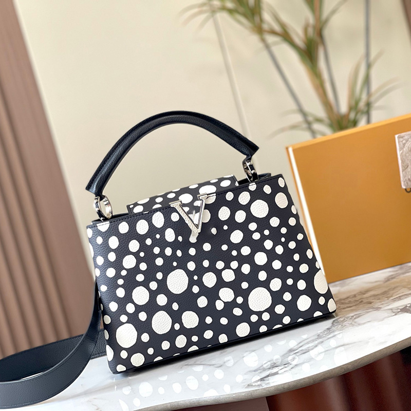 Designer väska Tygväskorna högkvalitativa kvinnor handväskor med polka dot mönster lyxiga axelpåsar mjuka läder crossbody väskor nya messenger väska präglade kopplingspåsar