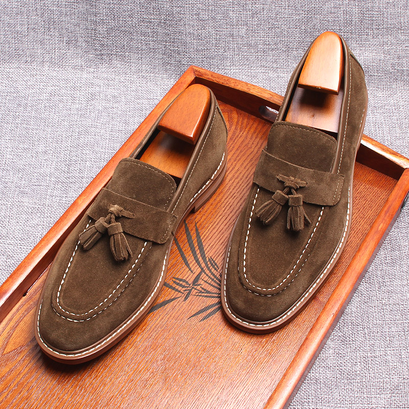 Orijinal deri erkekler el yapımı ayakkabılar lüks süet somunlar erkek mokasen püsküller siyah kahverengi gelinlik ayakkabıları rahat daireler