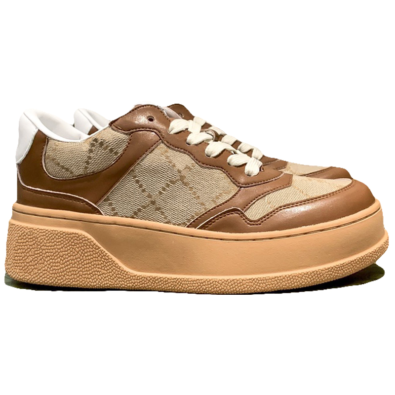 Chaussures de sport pour femmes Luxurys Designer Chaussures de skate Chaussures de sport pour hommes de haute qualité Plate-forme à rayures rouges et vertes Chaussures de plein air à rayures brodées en cuir pour hommes