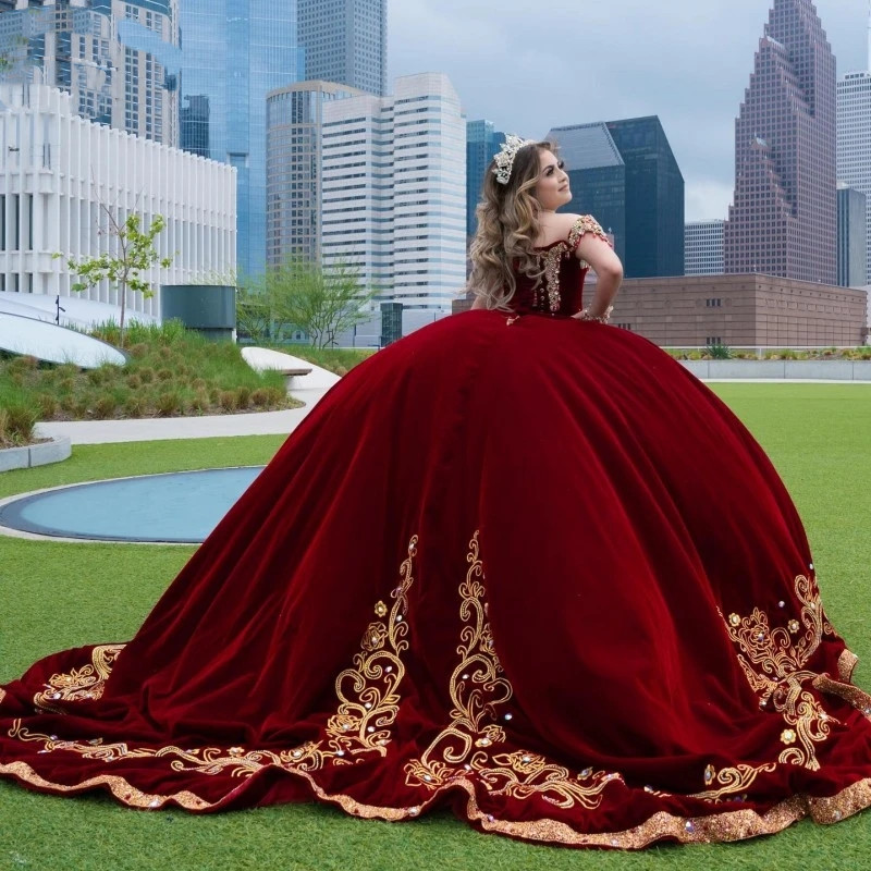 Burgundy Velvet Quinceanera Dresses 2023 Gold Embroidery Beading Luxury Mexican Girls Sweet 16 Birthday Prom Gowns