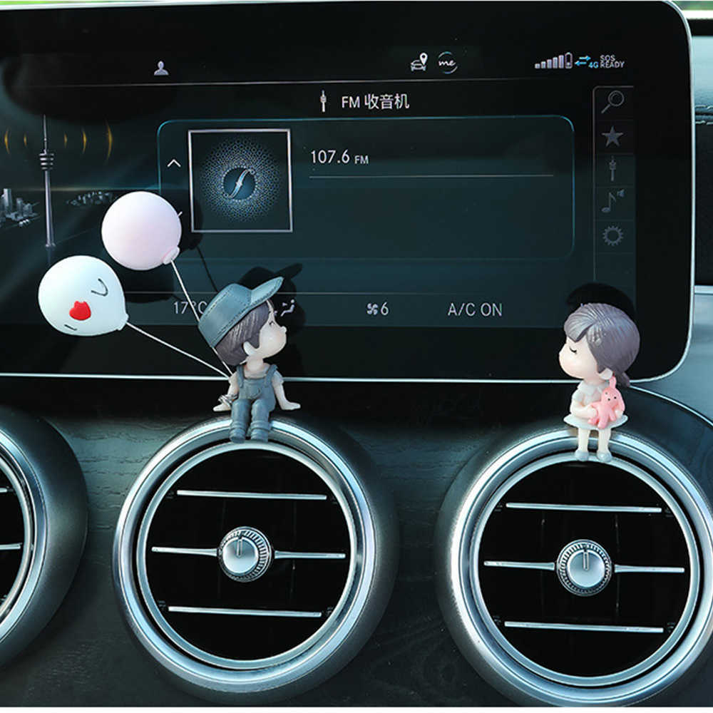 Nuove simpatiche coppie di cartoni animati Action Figure Figurine Ornamento di palloncini Cruscotto interno automatico regali ragazze Accessori auto