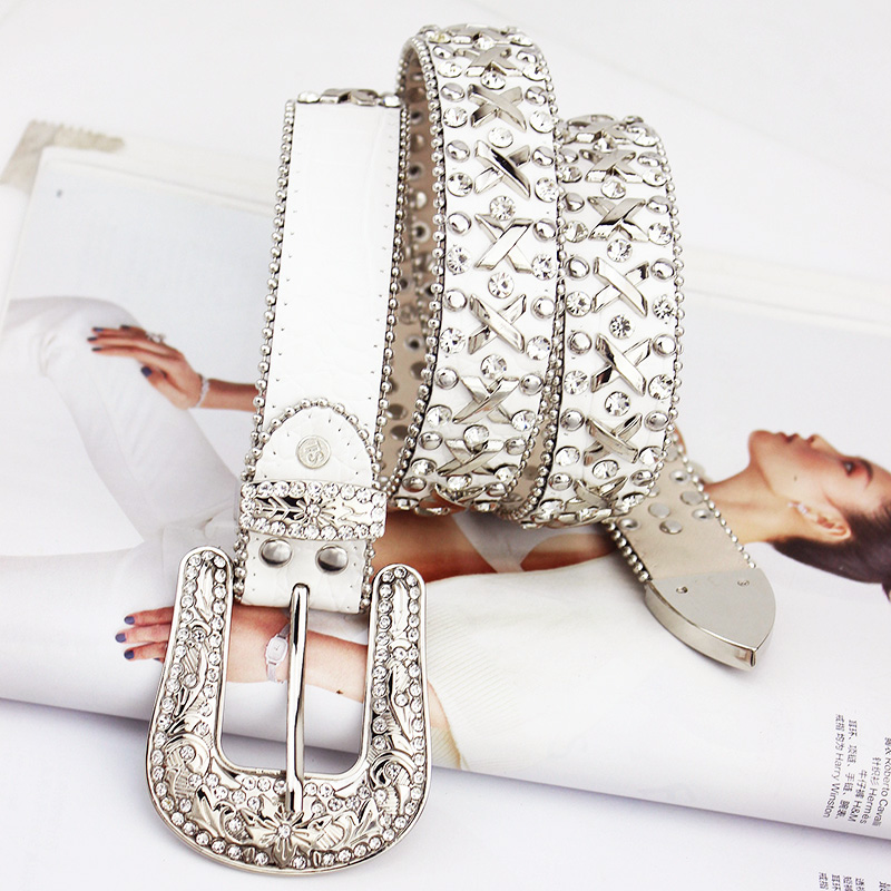 Nouveau créateur de mode à la mode casual chic ceinture élégante diamant mousseux strass bling ceinture en cuir de crocodile pour femme boucle ardillon réglable 110cm 33 pouces 3,6 pieds