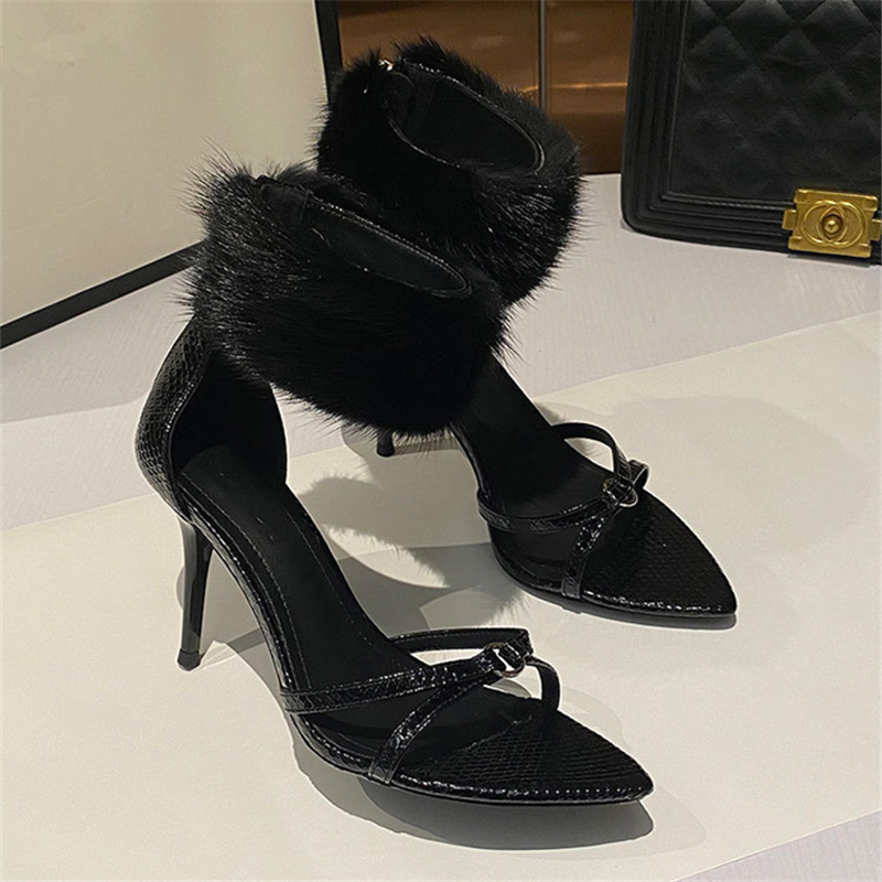 Sandali da donna con punta a punta Estate 2023 Cinturino alla caviglia Abito in pelliccia Décolleté Sexy Tacchi alti neri Scarpe da gladiatore da donna Stiletto