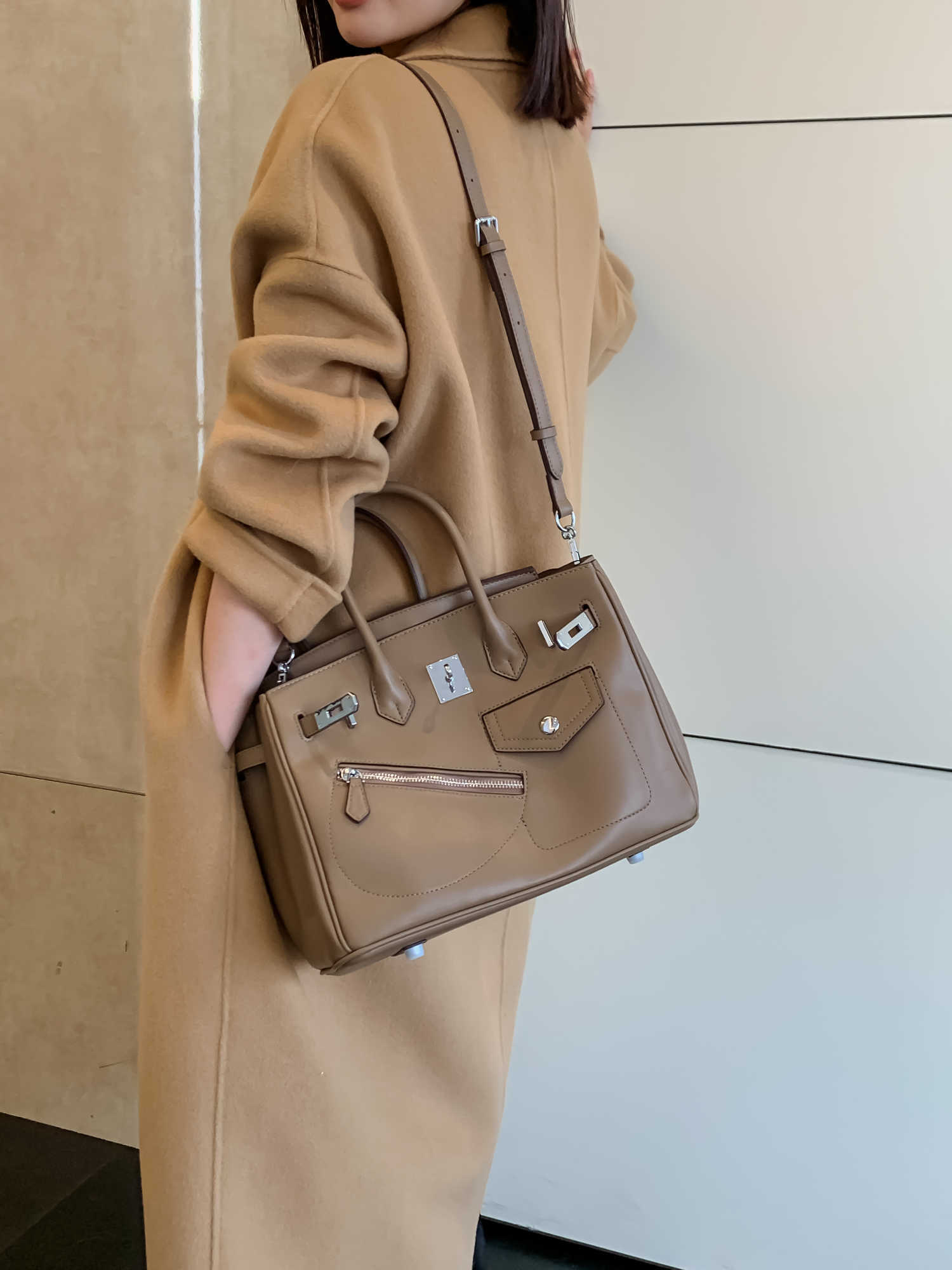 Borsa da donna di alta qualità H Designer Borsa in vera pelle Borsa di grande capacità 2024 Borsa a tracolla da donna nuova una spalla H con logo reale