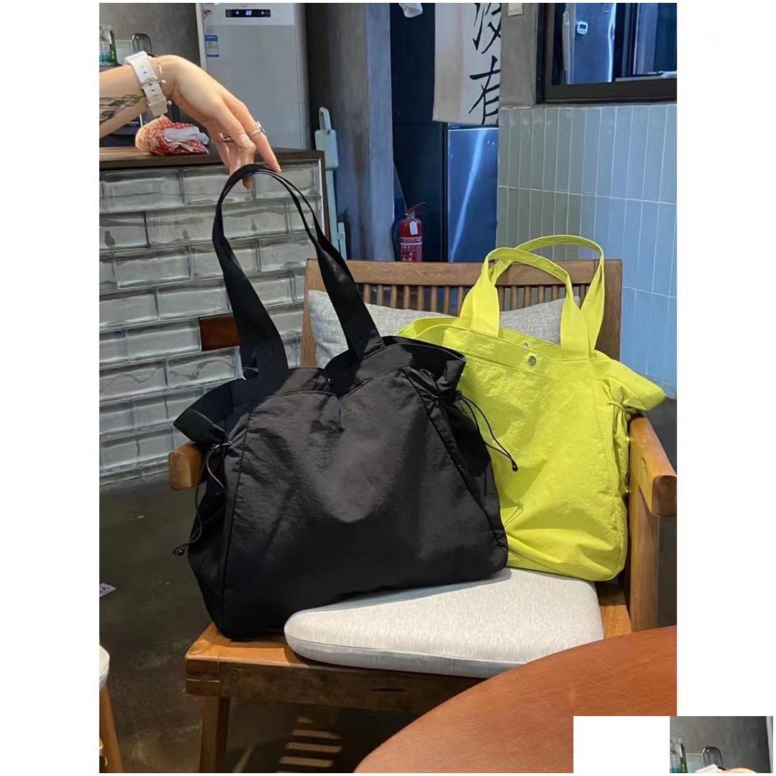 أكياس في الهواء الطلق لو حقيبته المتسوق 18L نساء مصمم حقيبة يد صالة رياضية تشغيل رياضة السفر عبر الهاتف المحفظة