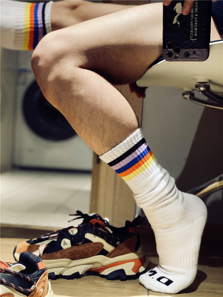 الجوارب الرجال قوس قزح Calcetines Hombre Nylon Sports Long Tube Football Socks Meias Cadeau Homme Socks