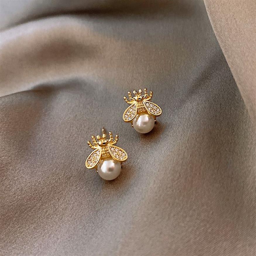 Stud Trendy Simple e lussuoso Earring Earring Charm Lady Design Sense Ape Orecchini insetti Gioielli donne Girls Party Wedding G231E