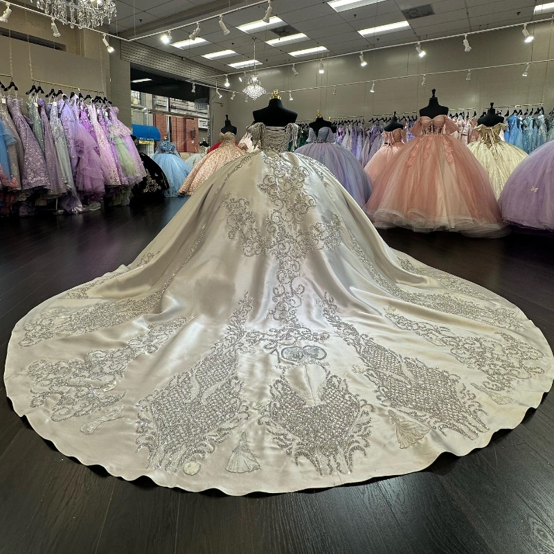 Messicano Vestido De 15 Anos Abiti Quinceanera argentati Applicazioni in pizzo Perline Corsetto al largo della spalla Abito dolce 16 Abiti da cerimonia