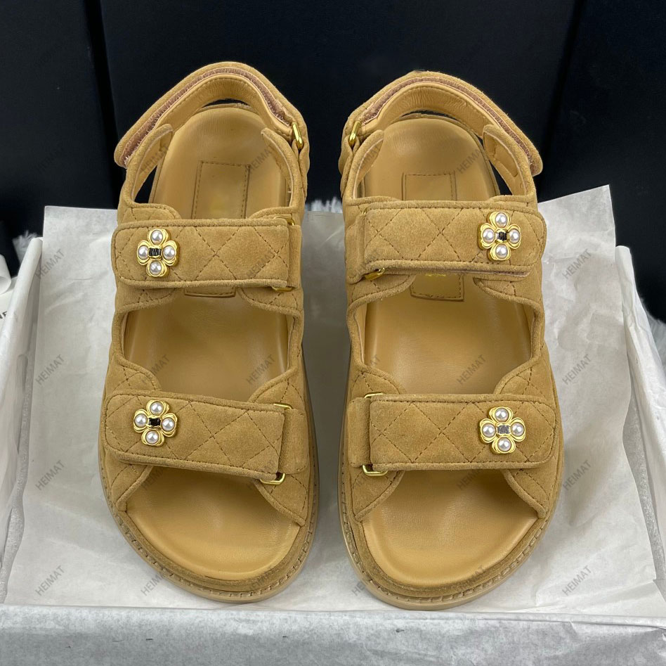 Topp lyxdesigner Kvinnor tofflor Sandaler Fashion Beach Casual Flats Gold Coin Crystal Pearl Metal Buckle Bowknot Buckle 35-41