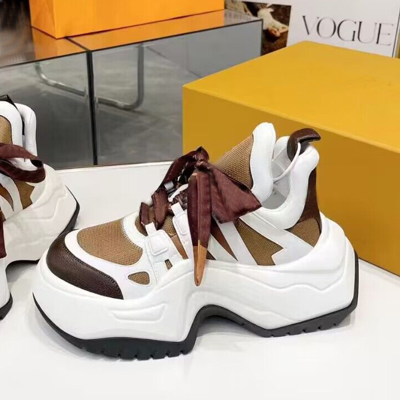 kvinnor skor designer sko tjocka solade casual skor läder snörning sneaker mode lady plattform löpande tränare brev kvinnliga gym sneakers storlek 35-41-42 med låda