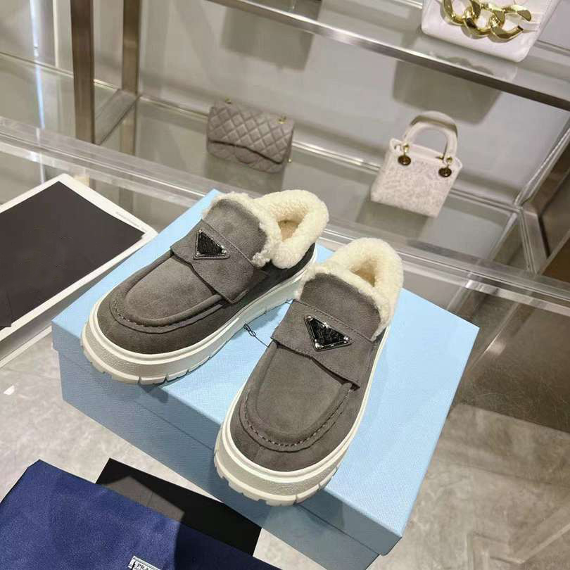 Ünlü tasarımcı koyun derisi kar botları emaye metal aksesuarları ile kaplanmış süet spor ayakkabıları sıradan kürk ayakkabıları 4.5cm kauçuk taban kadın 35-42