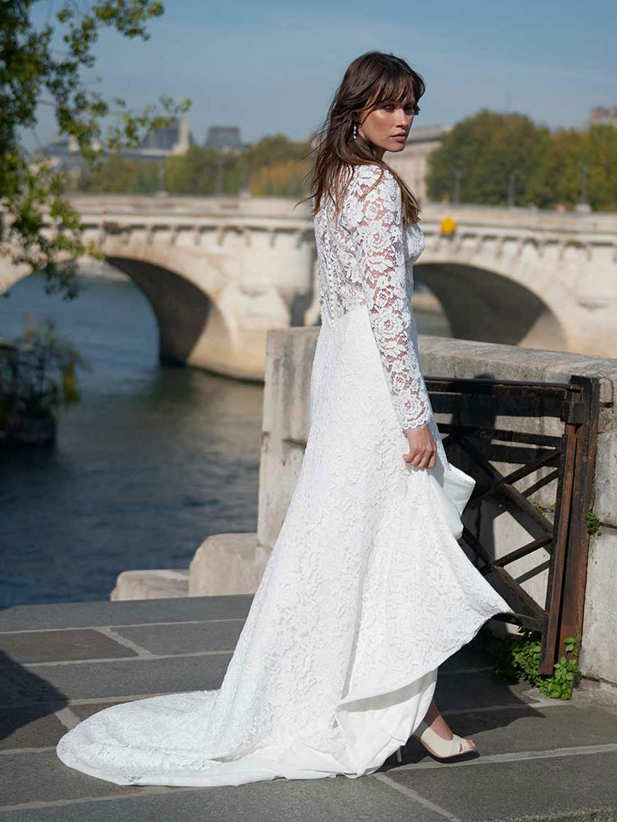 Designer moderno pizzo bianco una linea abiti da sposa profondo scollo a V con maniche lunghe abiti da sposa sexy spacco anteriore Boho Garden Beach bottoni indietro Robes de Mariee CL2983