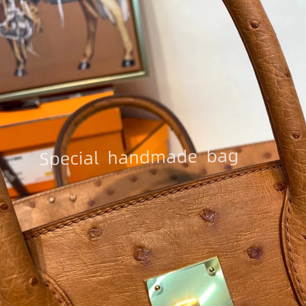 Kabartmalı Tasarımcı Çanta Tote Çanta Moda Lüks Cüzdanlar Bayan Gerçek Gerçek Deri Bayanlar Crossbody Çanta 30cm Damgalı Kilitli Eşarp At Çeki