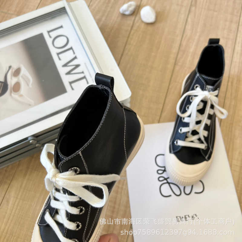 17% DI SCONTO Scarpe sportive 2024 Velvet Board New Lace Up High Top Biscuit Fashion Casual Little White Single Shoes