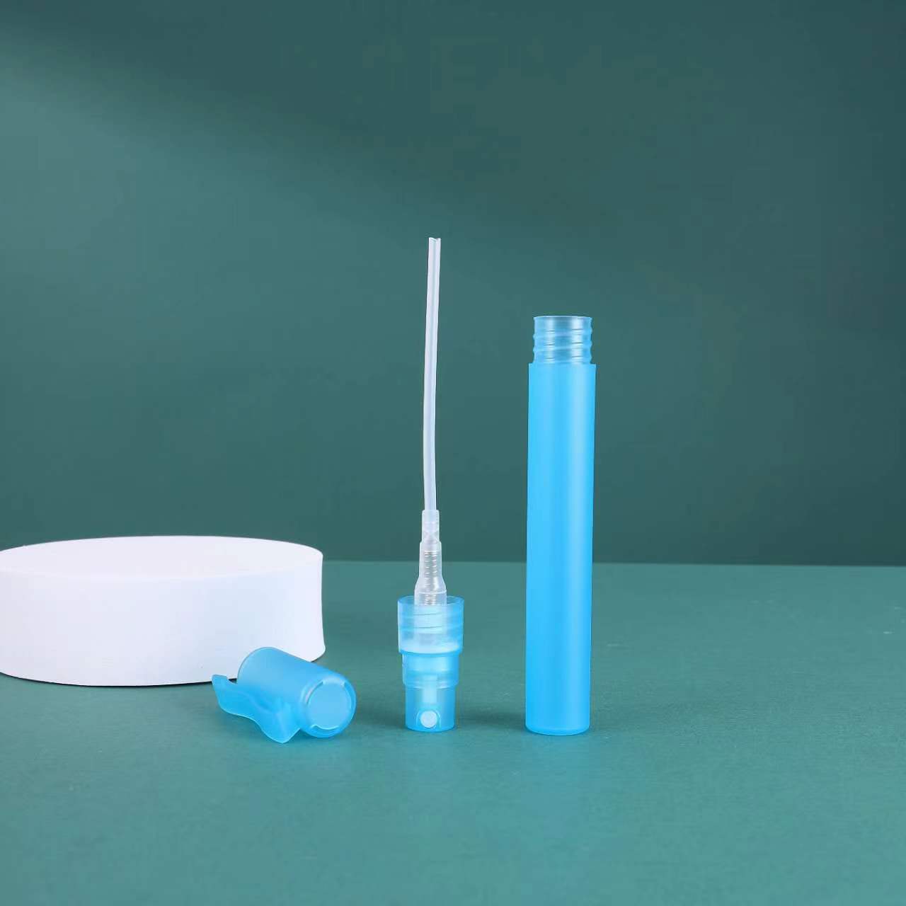 Bottiglie di profumo di plastica all'ingrosso da 10 ml Bottiglie spray atomizzatore con clip penna a bottiglia di profumo riutilizzabili vuote colorate