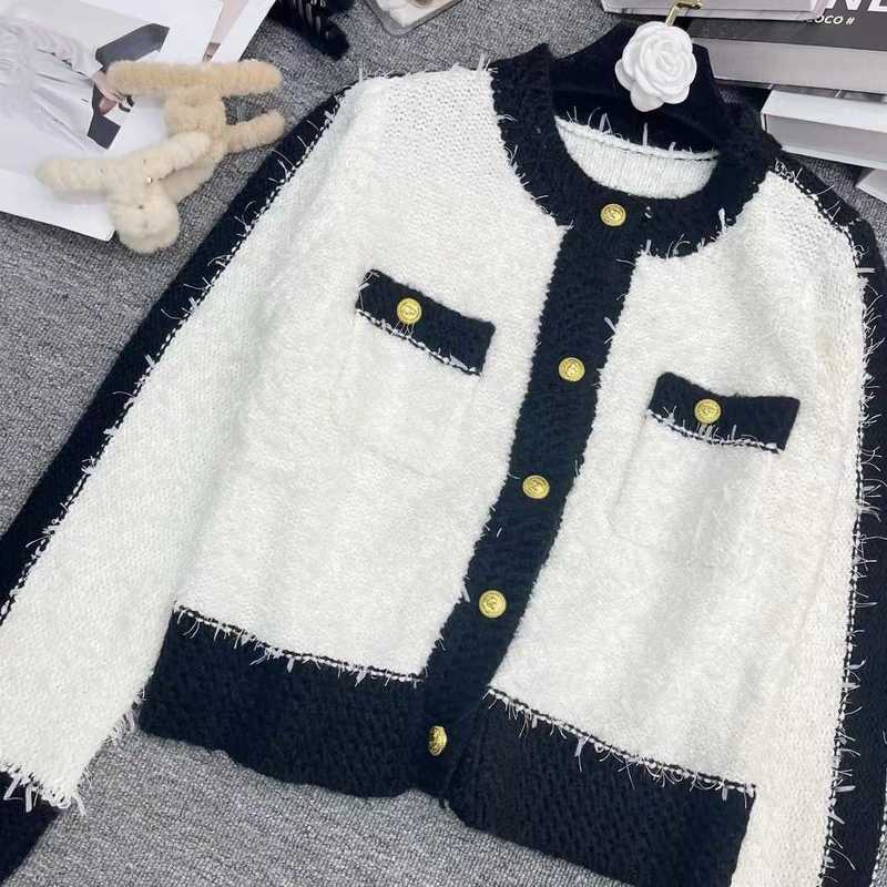 Kvinnors stickor Tees Designer Brand Ba Jias 2023 nya anpassade ~ Made Tassel Garn Temperament Celebrity Style Black and White Contrast Cardigan for Women ipju