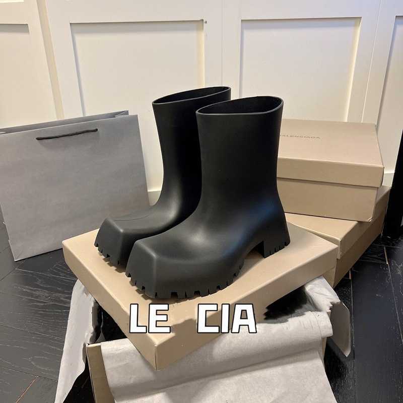 Sports 2024 Paris tête carrée femmes nouveau tube haut célèbre sur Internet bottes de pluie à semelles épaisses à la mode chaussures d'eau imperméables antidérapantes résistantes à l'usure