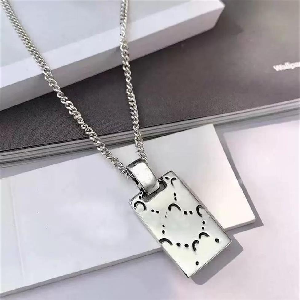 Collana di design a sezione lunga Fascino di moda Stile retrò Pendenti di colore argento di alta qualità il tempo libero fornitura di gioielli unisex good309N