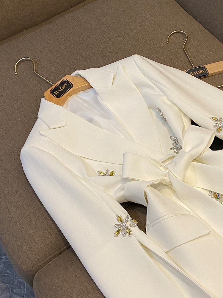 2024 Spring White / Black Solid Color Belted Blazers Långärmad skår-Lapel Rhinestone Double-Breasted Outwear Coats O3N262702