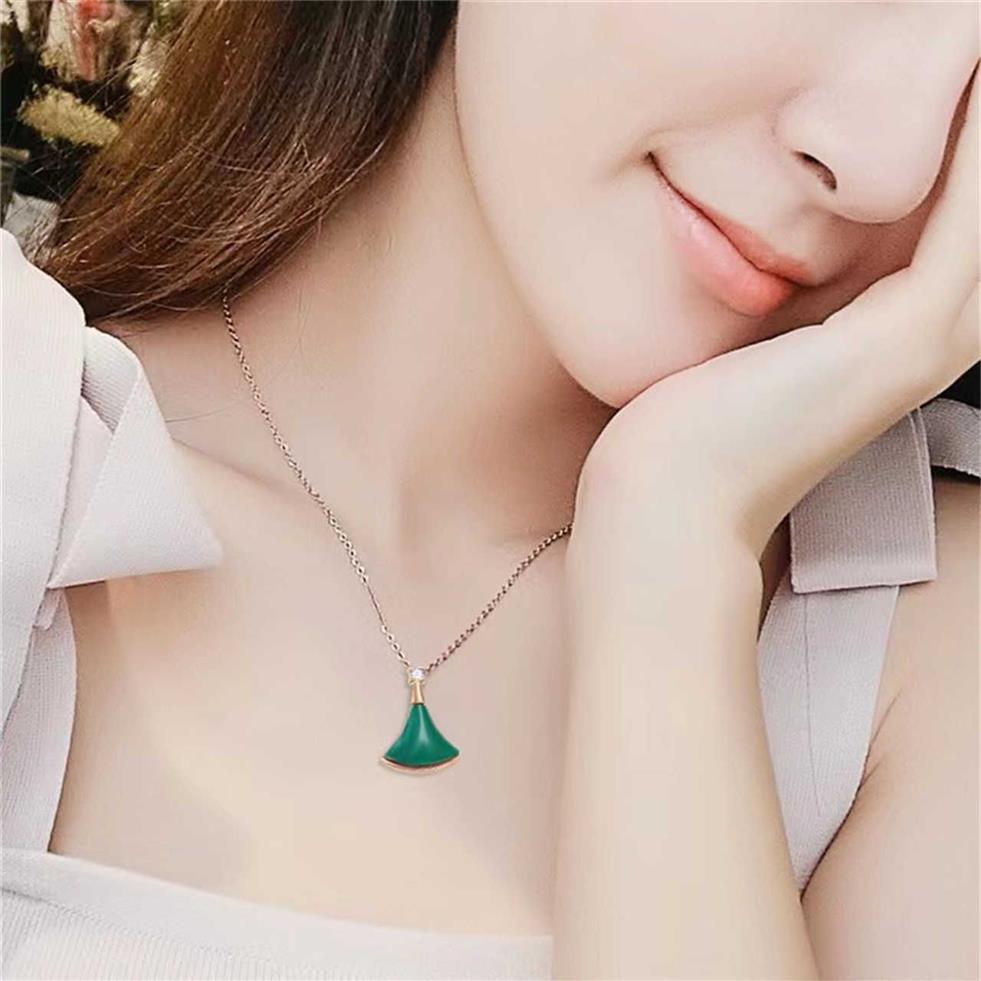 Designer fashion dress new Pendant Necklaces for classical women Elegant Necklace Highly Quality Choker chains Designer Jewelry 18280p