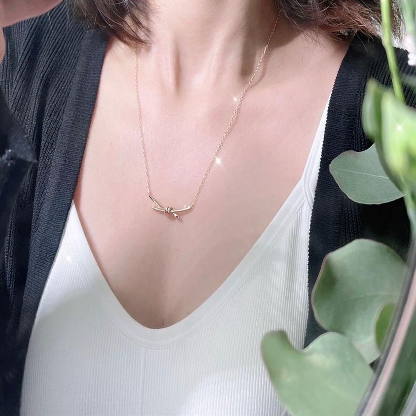 Il design classico della collana con nodo alla moda e gioielli di simboli potenti, la collana di design con connessione emotiva regali, crea eccezionali283g