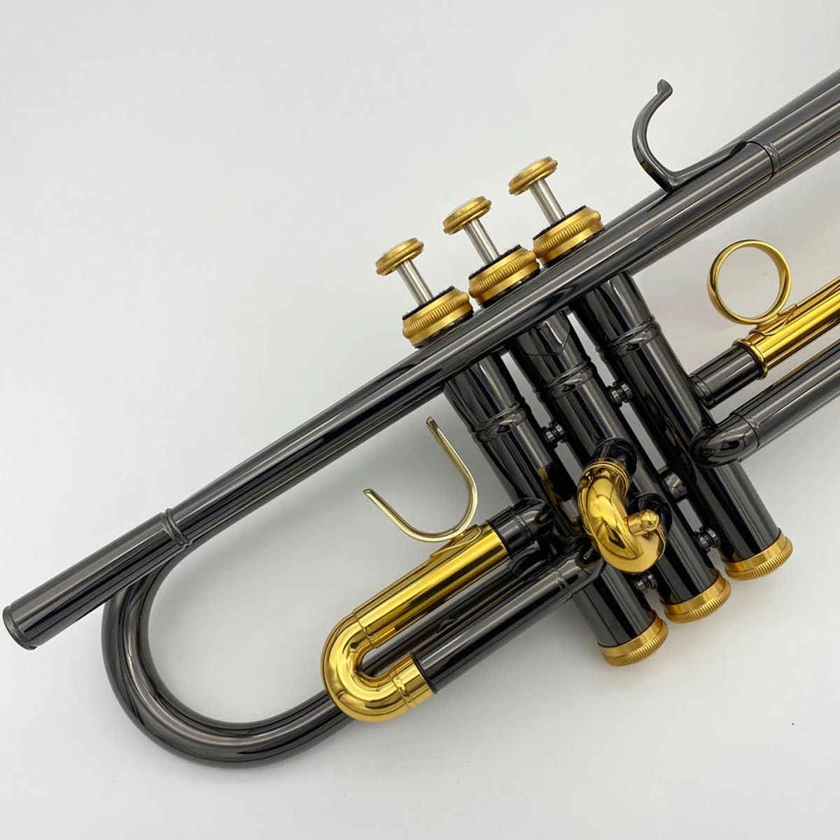 Japon markası yüksek kaliteli siyah trompet oyma pirinç siyah nikel altın üç tonlu profesyonel trompet enstrüman boynuz