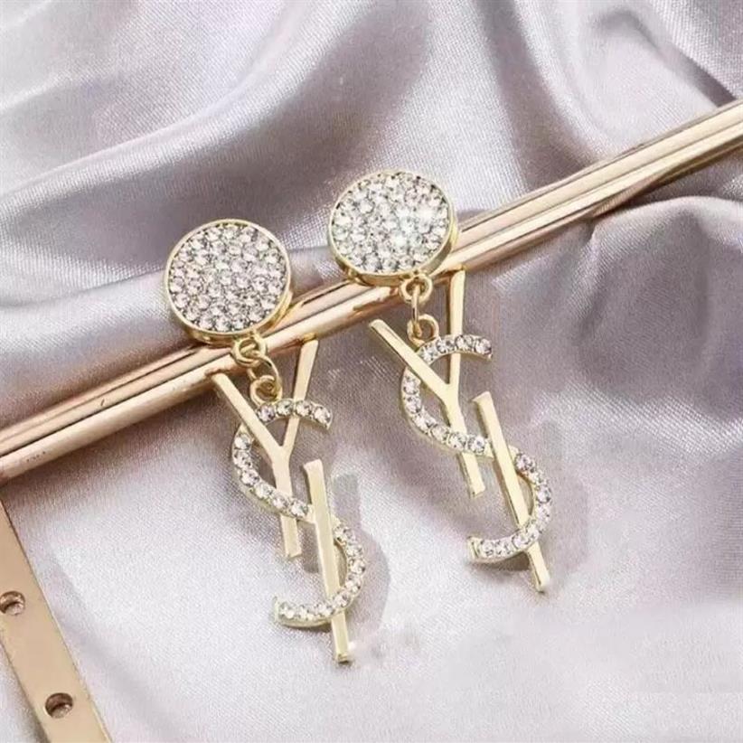 Mode kvinnliga designer örhängen örstud varumärke 18k guldpläterade designers geometri bokstäver kristall örhänge bröllop fest juveler c202c