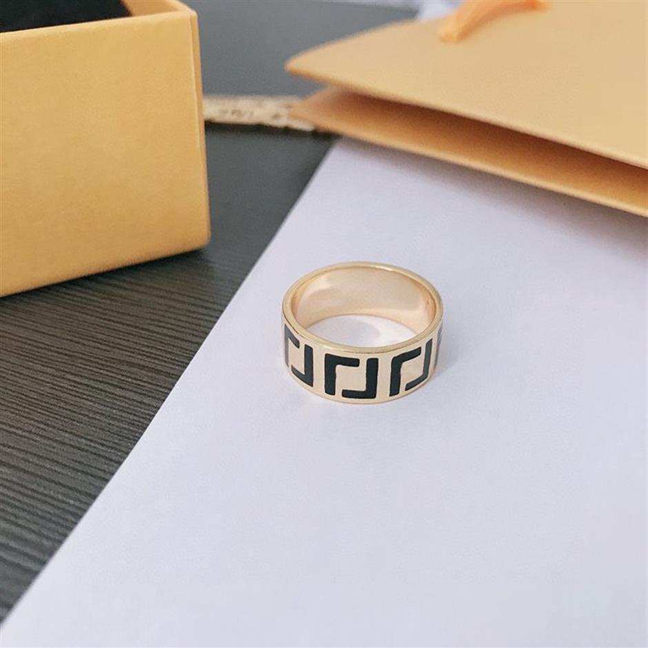 Modedesigner Gold Letter Band Rings for Women Lady Party Wedding Lovers Gift Engagement Charm smyckespresent med ruta 2211041Z312F