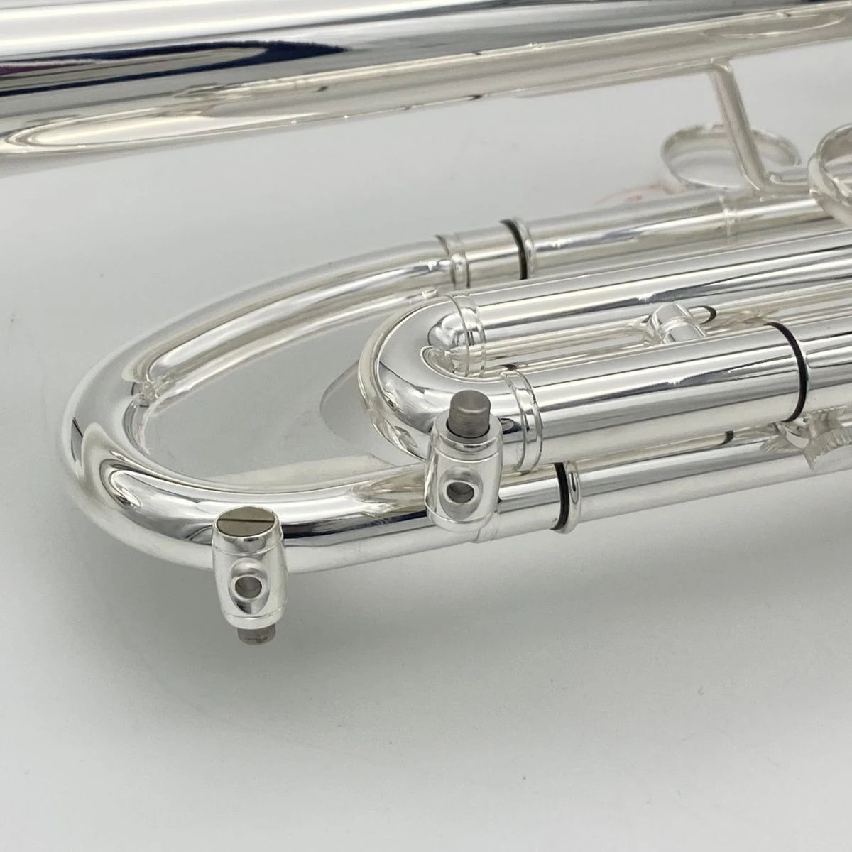유럽의 새로운 실버 플랜트 B- 튜닝 악화 트럼펫 악기 초보자는 시험 수준 황동 전문 트럼펫을 연주합니다.