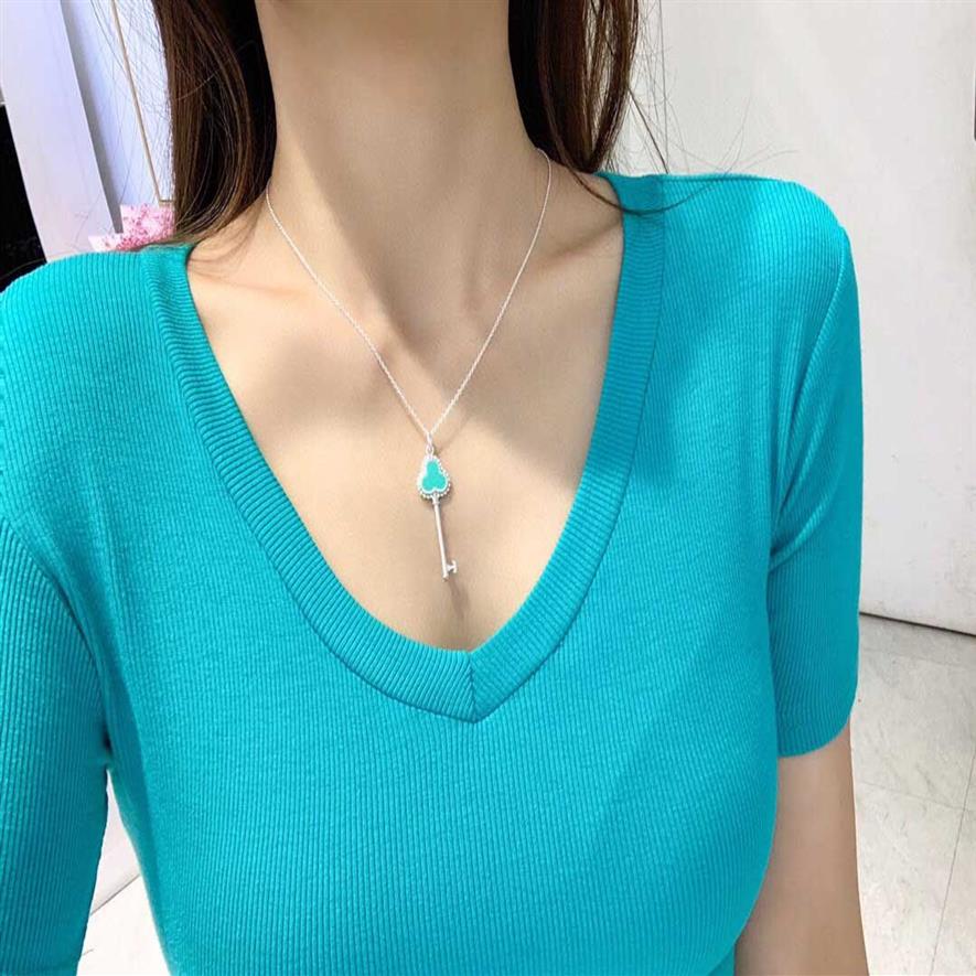 S Sier Charm Key Shape Pendant Necklace with Green Color in Platinum Have Stamp Velet Bag PS4330A3015