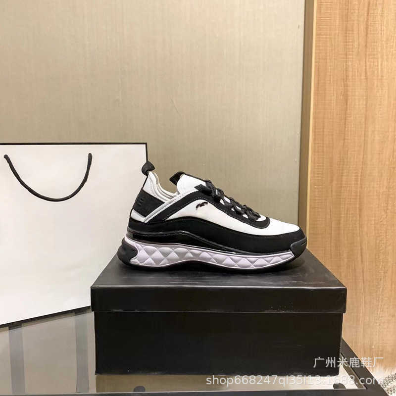 Скидка 25% на обувь 2024 Xiaoxiangfeng, новые женские туфли на толстой подошве с воздушной подушкой, черные и контрастные спортивные туфли на толстой подошве, маленькие белые туфли