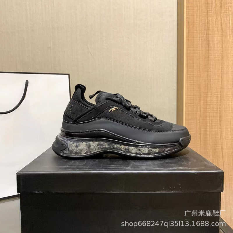 СКИДКА 32% на обувь 2024 Xiaoxiangfeng, новые женские туфли на толстой подошве с воздушной подушкой, черные и контрастные спортивные туфли на толстой подошве, маленькие белые туфли