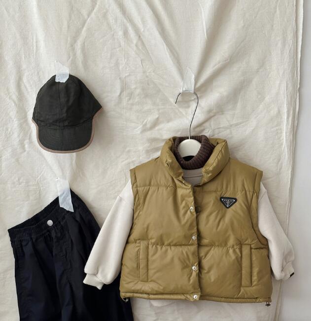 2023 NEW AUTAURD/WINTER CHILDLES VEST KOREAN EDITIONレジャーボーイズアンドガールズコットンベストチルドレンズベスト卸売