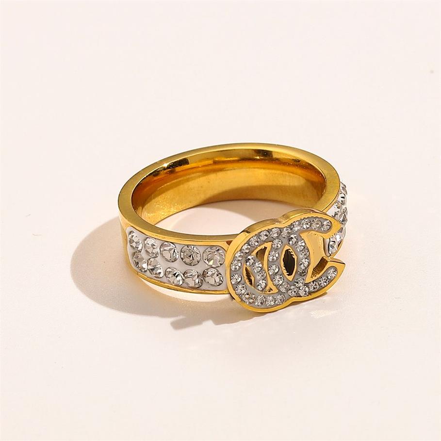 Ny fashionabla smyckesdesigner Rings Women Letter Love Wedding Supplies 18k Guldpläterad rostfritt stål Diamond Gemstones Ring F261C