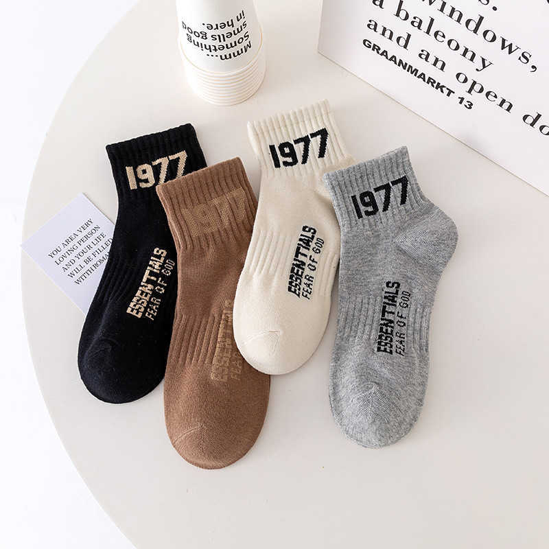 Men's Socks Hosiery Digital Fashion Brand Ess FG 1977短いミニマリストレタースポーツとカジュアルトレンディソックス7c78