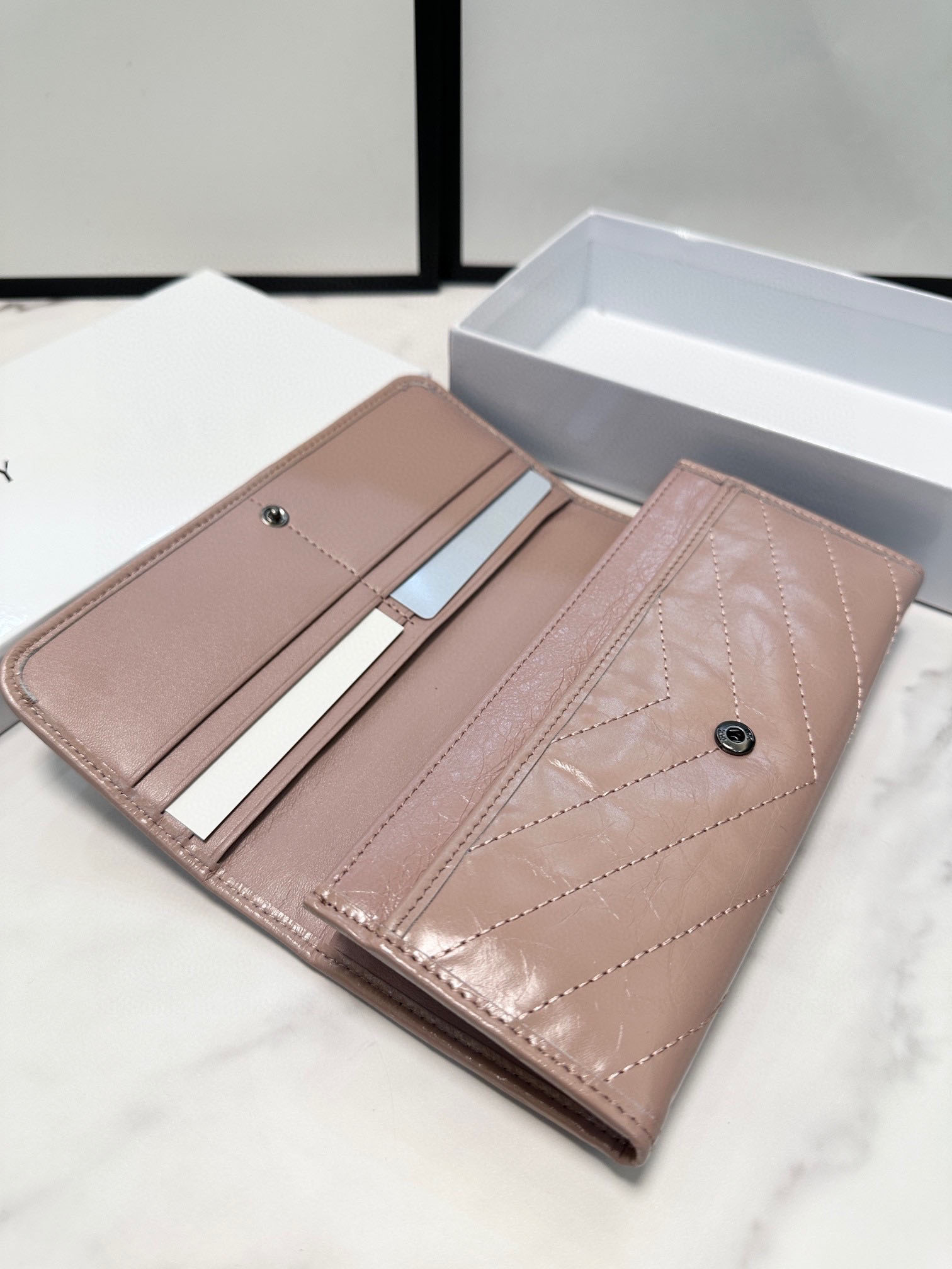 Designer Fashion Folding Oil Waxed Leather Wallet Card Importerat Cowhide Leather Bifold Clutch New Women's Luxury Classic Plånbok Top Designer Coin Purse Wallet YL2