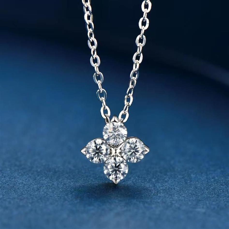 ペンダントネックレストレンディ0 4ct DカラーVVS1 Moissanite Cloverネックレス