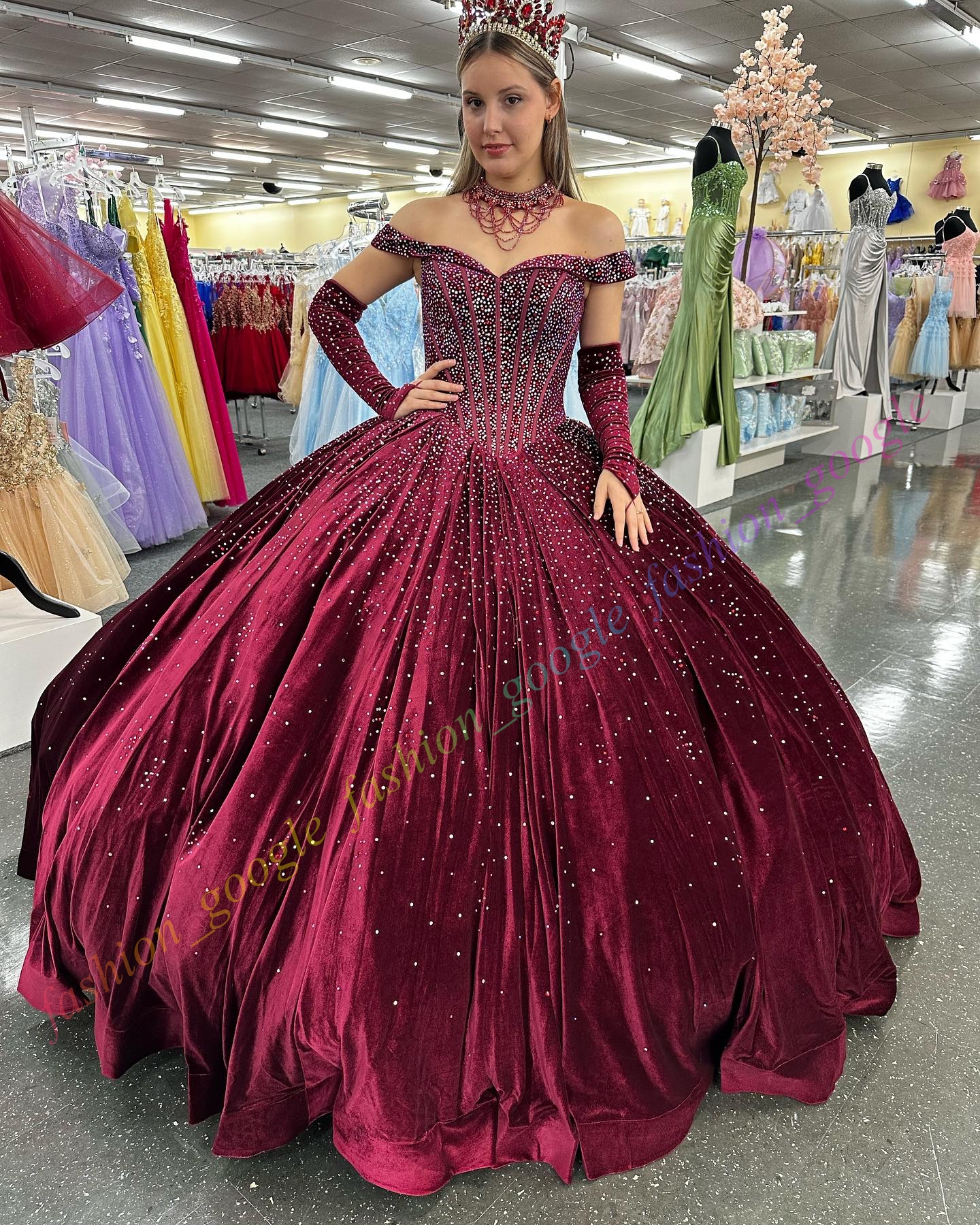 Schulterfreies Quinceanera-Kleid aus Samt mit funkelnden Steinkugeln, mexikanische Quitte, süßes Partykleid zum 15./16. Geburtstag für das 15. Mädchen, Drama, Winter, formeller Abschlussball, Gala, mit abgetrennten Ärmeln