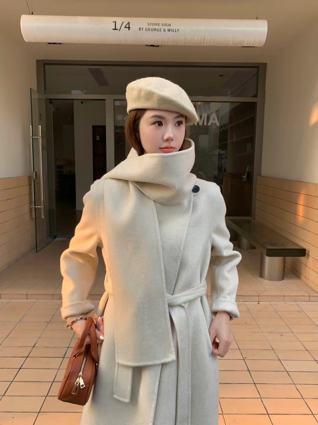 Cappotto in cashmere double face con colletto in piedi di fascia alta e sciarpa da donna, nuovo cappotto in lana con temperamento alla moda coreana 2023