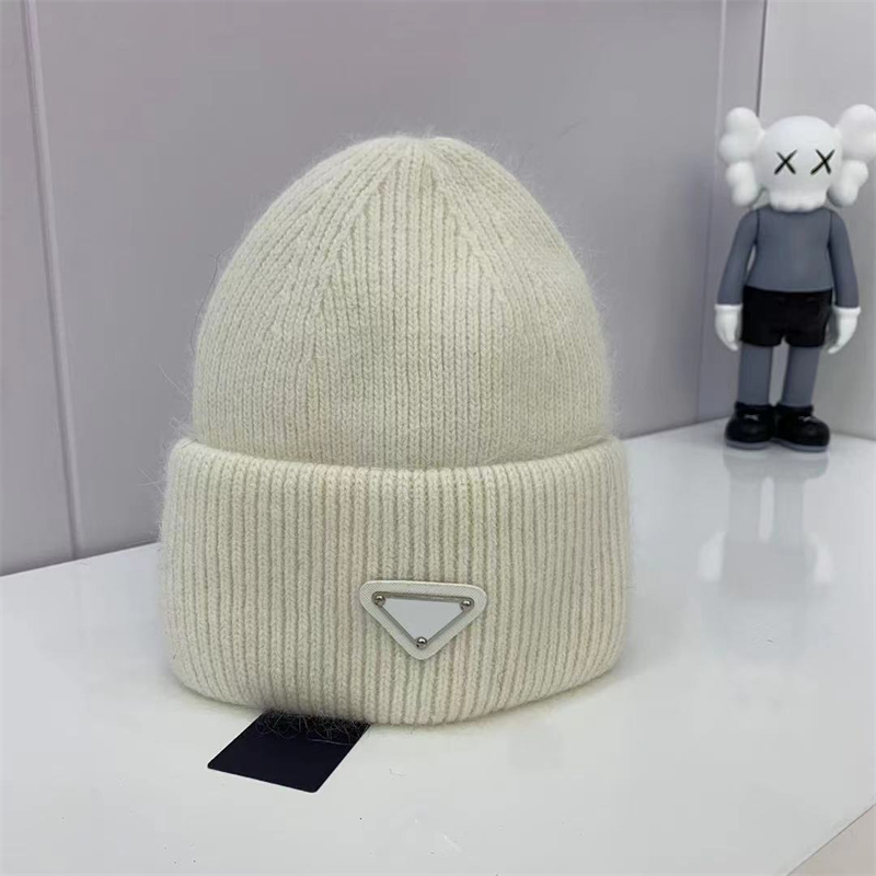 Berretto di design di lusso Cappelli di tinta unita Triangolo invertito di moda P Lettera Logo Cappello invernale lavorato a maglia Cappelli casual senza tesa versatili Cappelli di cashmere caldi