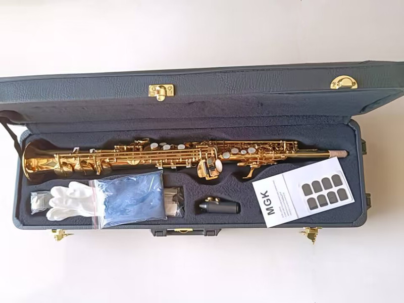 Bästa kvalitet Japan varumärke Soprano Saxophone YSS-82Z Gold Soprano Straight B-flat Sax Professional Musical Instruments Munnstycke med läderfodral gratis vass